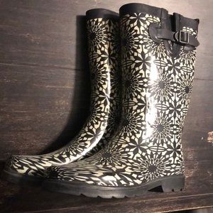 Rain boots, white and black flowers size 11